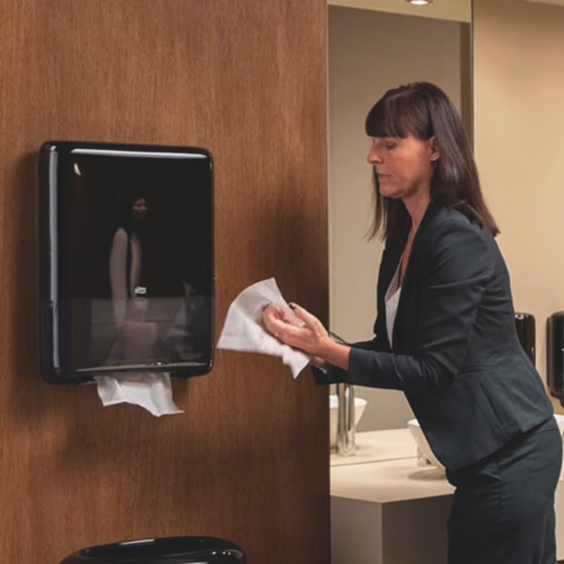 * Tork PeakServe® Mini Spender für Endlos™-Papierhandtücher Schwarz H5 - 552558